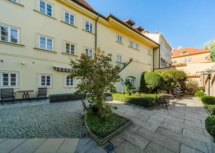 Hotel Archibald At The Charles Bridge Praga